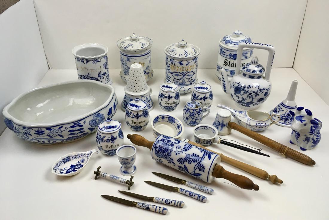 TWENTY SIX PCS OF BLUE AND WHITE CHINA & CERAMICS (1 of 18)