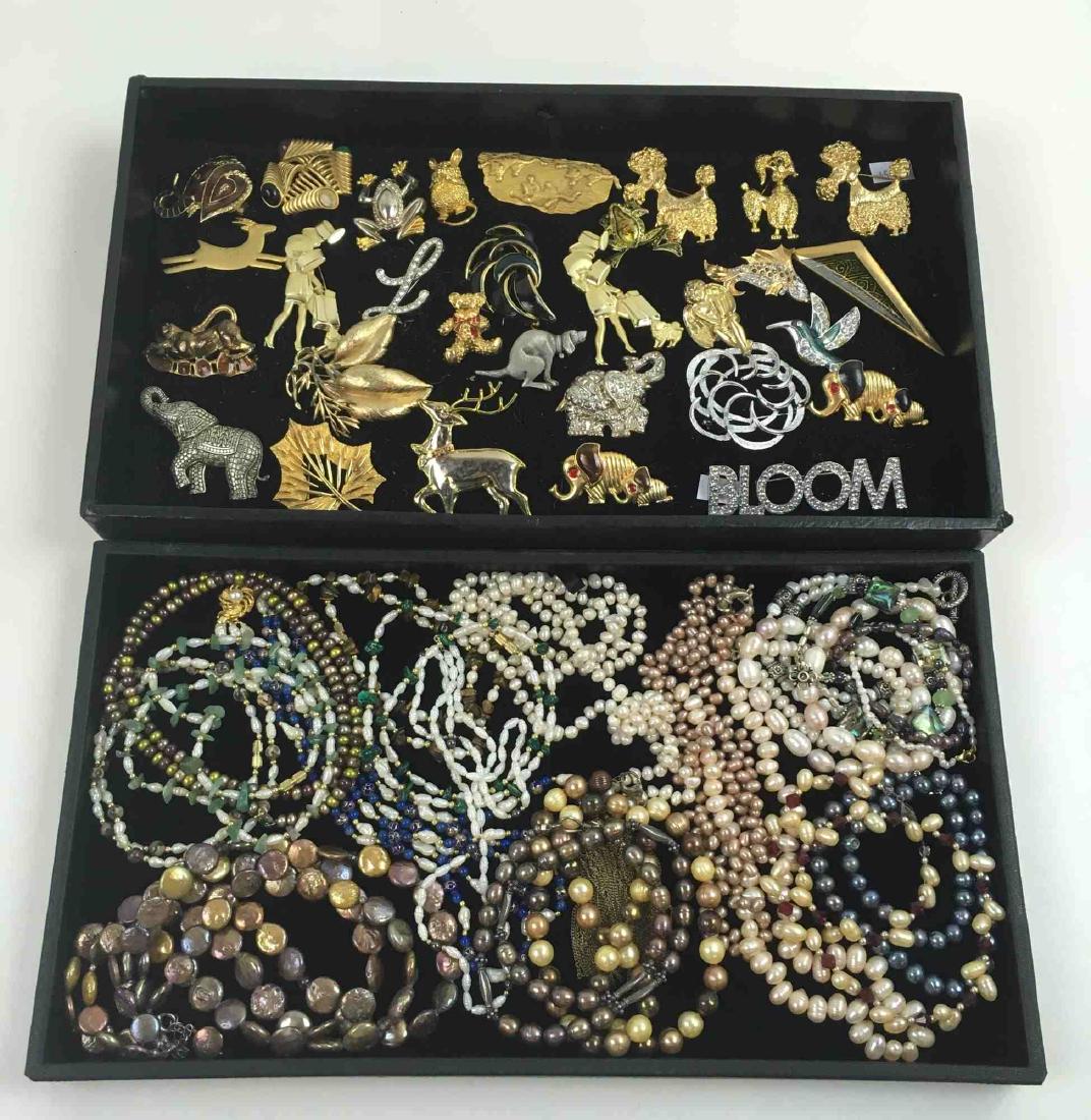 LARGE ASSORTMENT OF COSTUME JEWELRY: Includes large selection of freshwater pearl necklaces and bracelets plus gold tone and silver tone pins / brooches - JJ - Sarah Coventry