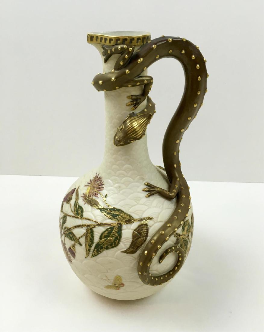 ANTIQUE ROYAL WORCESTER DRAGON EWER: 11.25" Royal Worcester dragon ewer with either a U or V date mark circa 1883 to 1884 - incised marks on bottom "260" and "R" with hand painted artist initials "WY" - very good condition with no chips,