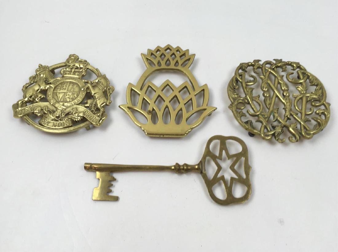 3 VA METALCRAFTERS WILLIAMSBURG TRIVETS & KEY: Brass cypher trivets made by VA Metalcrafters for Colonial Williamsburg - CW-10-17 Kings Arms, CW10-46 Pineapple, CW10-14 Colonial Williamsburg plus an unmarked brass key