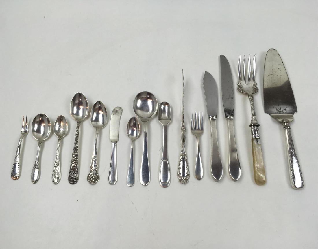 15 PCS OF STERLING SILVER FLATWARE: Includes S. Kirk & Son "Mayflower" lemon fork 10g, Towle "Old Mirror" youth spoon with triple monogram 16g, North Point Baltimore souvenir spoon by Hennegen, Bates & Co 10g, S. Kirk & Son Repousse tea