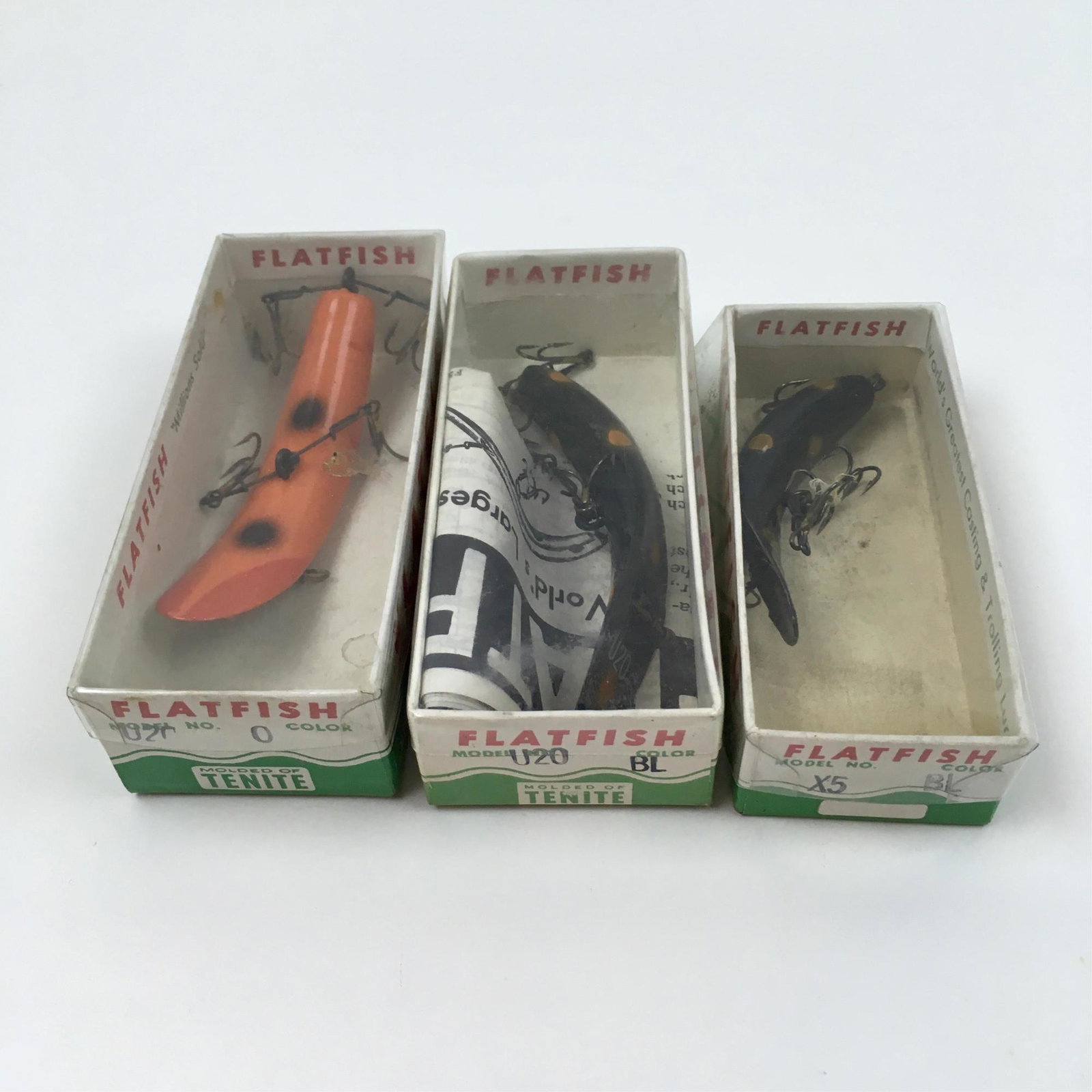 3 VINTAGE FLATFISH FISHING LURES: 3 vintage Flatfish fishing lures - NIB - models X5 (1) and U20 (2) - by Helin Tackle Co. Detroit, MI