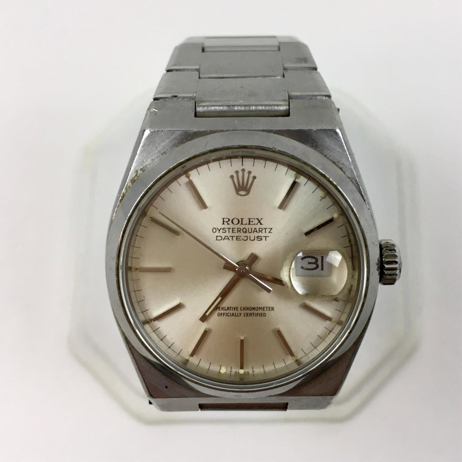 ROLEX OYSTERQUARTZ DATEJUST 17000 MEN'S WRISTWATCH: Rolex Oysterquartz 5035 in stainless case - marked on exterior 17000 back of watch and band - serial number 5536094 indicating a production year of 1977 - new battery and in working condition - surfac
