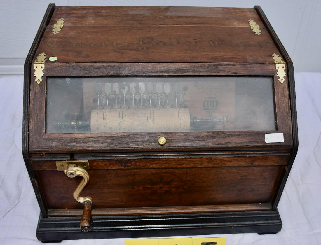 Concert Roller Organ: Plays a wooden cob, one included