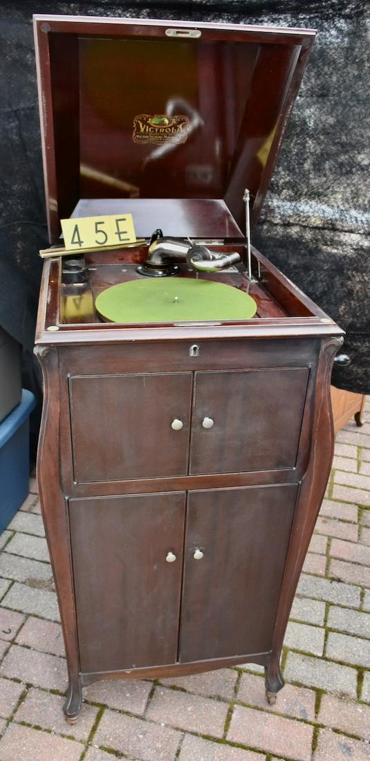 Victor Victrola Model 100 phonograph: Victrola No. 2 reproducer and crank