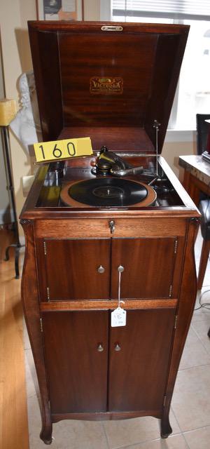 Victrola VV-XI mahogany floor model phonograph: Victrola No. 2 reproducer