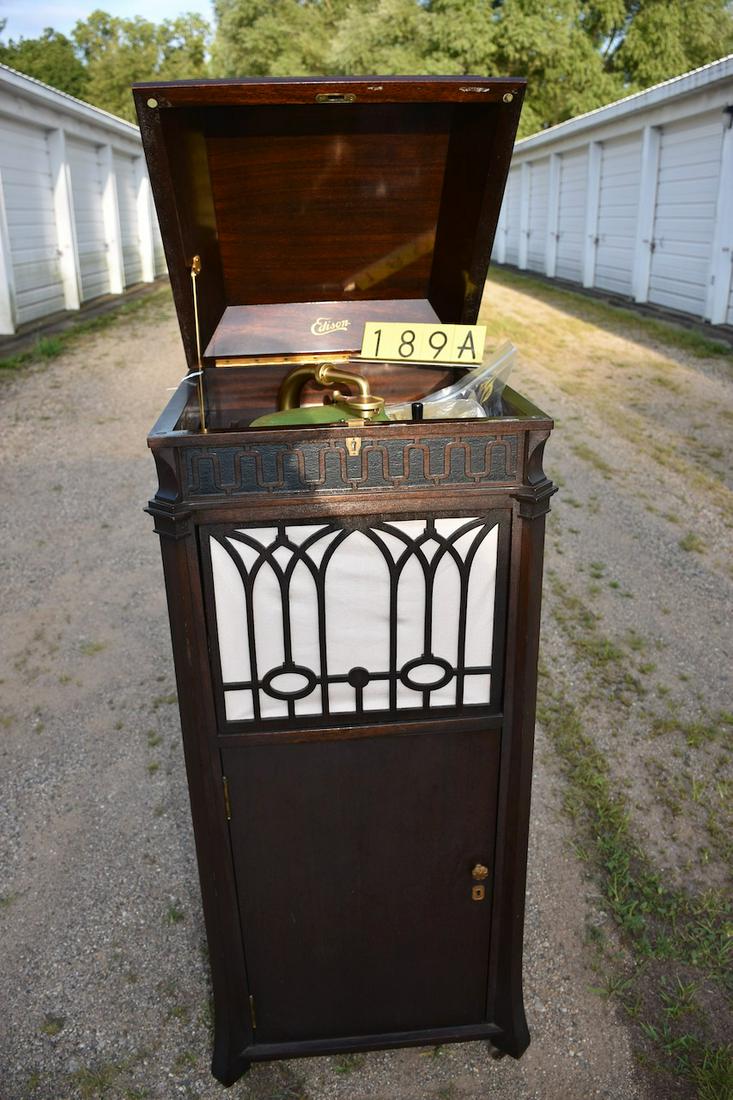 Edison C-19 Diamond Disc Phonograph: Walnut case. SN-196525