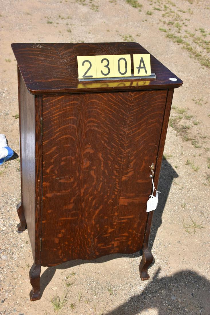 Single Door cylinder record cabinet.: 5 pull-out shelves with pegs