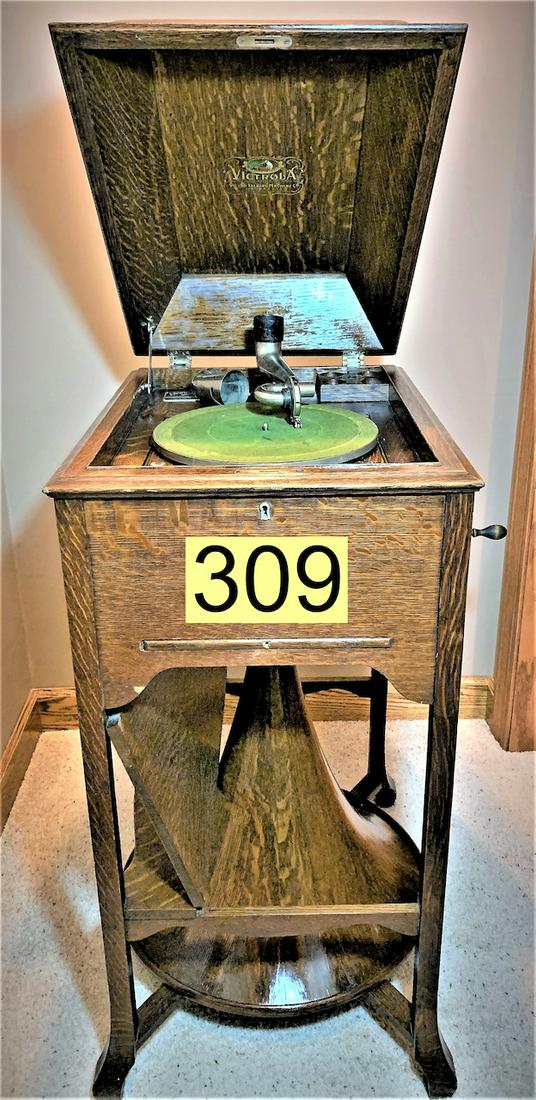 A Nice Victor Schoolhouse Phonograph.: Model VV-XXV. Wooden Oak smooth phonograph horn. Victrola No. 2 reproducer. SN-10071