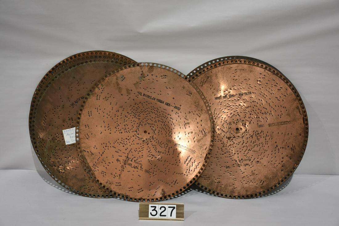 14 Regina 15-1/2" discs: 14 Regina 15-1/2" discs10212 The Girl With The Eyes And The Golden Hair, Song-Anna Held1742 She Was Happy Till She Met You, Song-Rosenfeld10428The Moth And The Moon, Song-Herbert1371Fra Diavolo On Yon