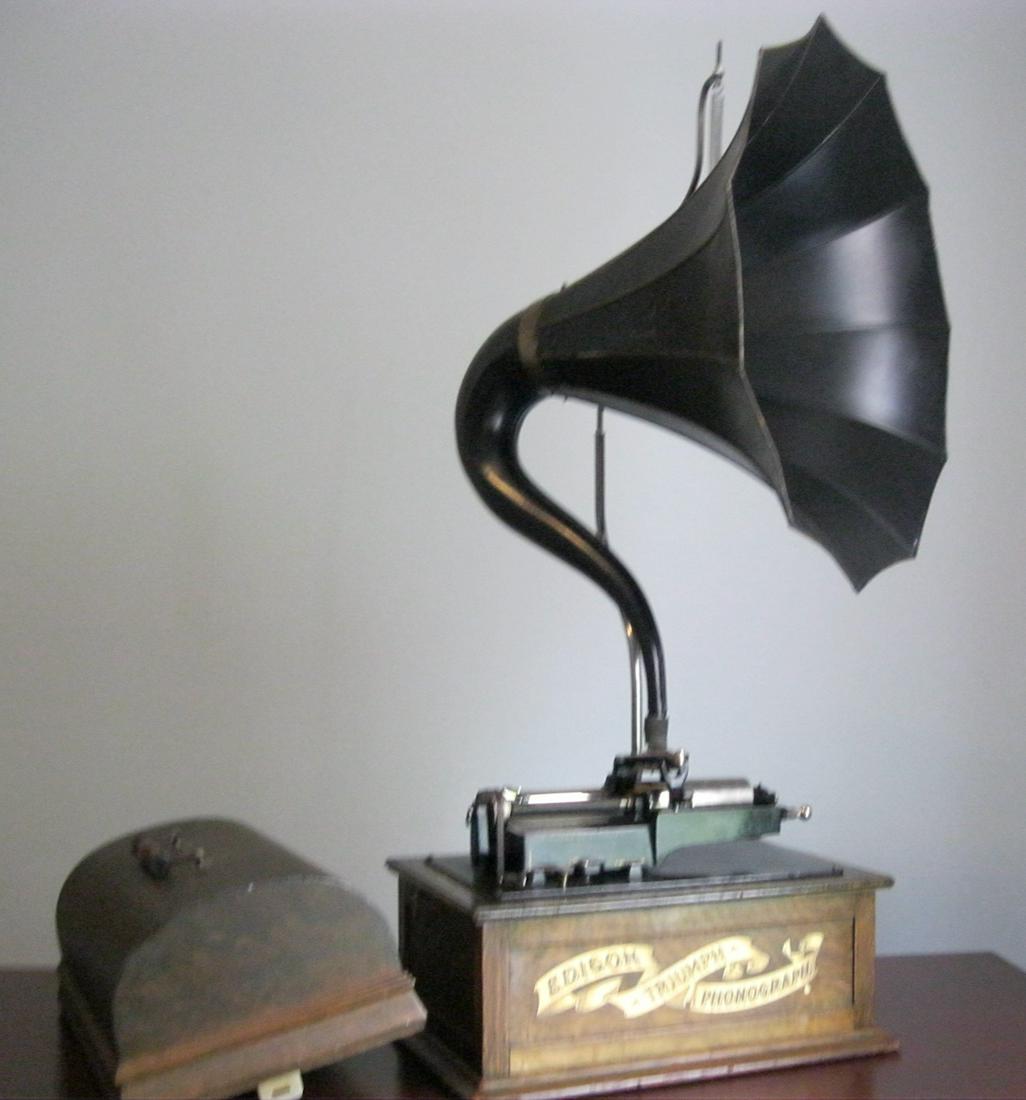 Edison Triumph Model A cylinder phonograph: Green oak cabinet, 2/4 minute gearing, Diamond B reproducer, and reproduction crane. Cabinet label still sharp, bedplate nice and glossy, but nearly all of the pin striping is gone from the upper work