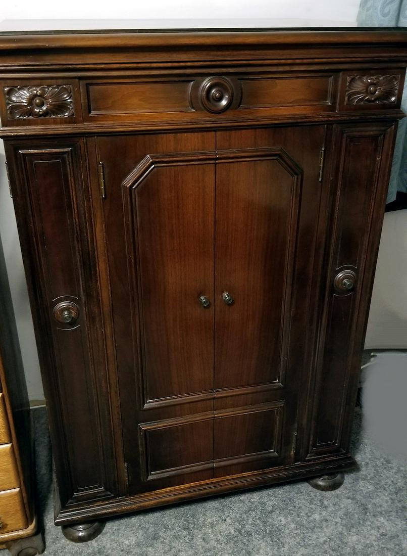 Victor Credenza. Very nice condition.: Good rebuilt Orthophonic reproducer, SN-27112