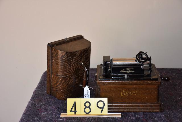 Edison Fireside. 2-4 minute cylinder machine: Has crank and cover. Model A machine. No reproducer. SN-86709