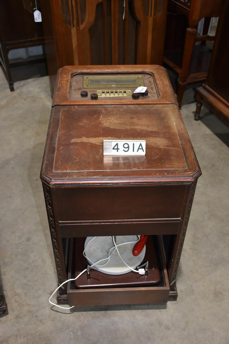 Farnsworth chair side record player and radio: Farnsworth chair side record player and radio