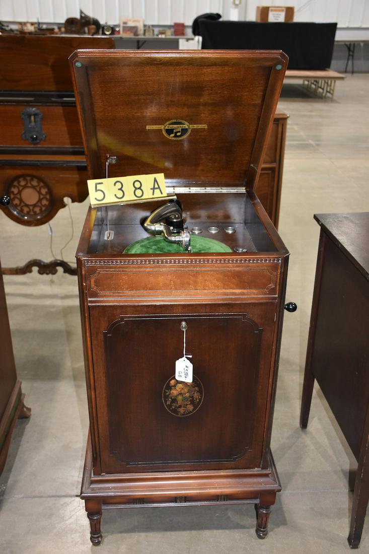Columbia small floor model phonograph: Orthophonic reproducer and crank