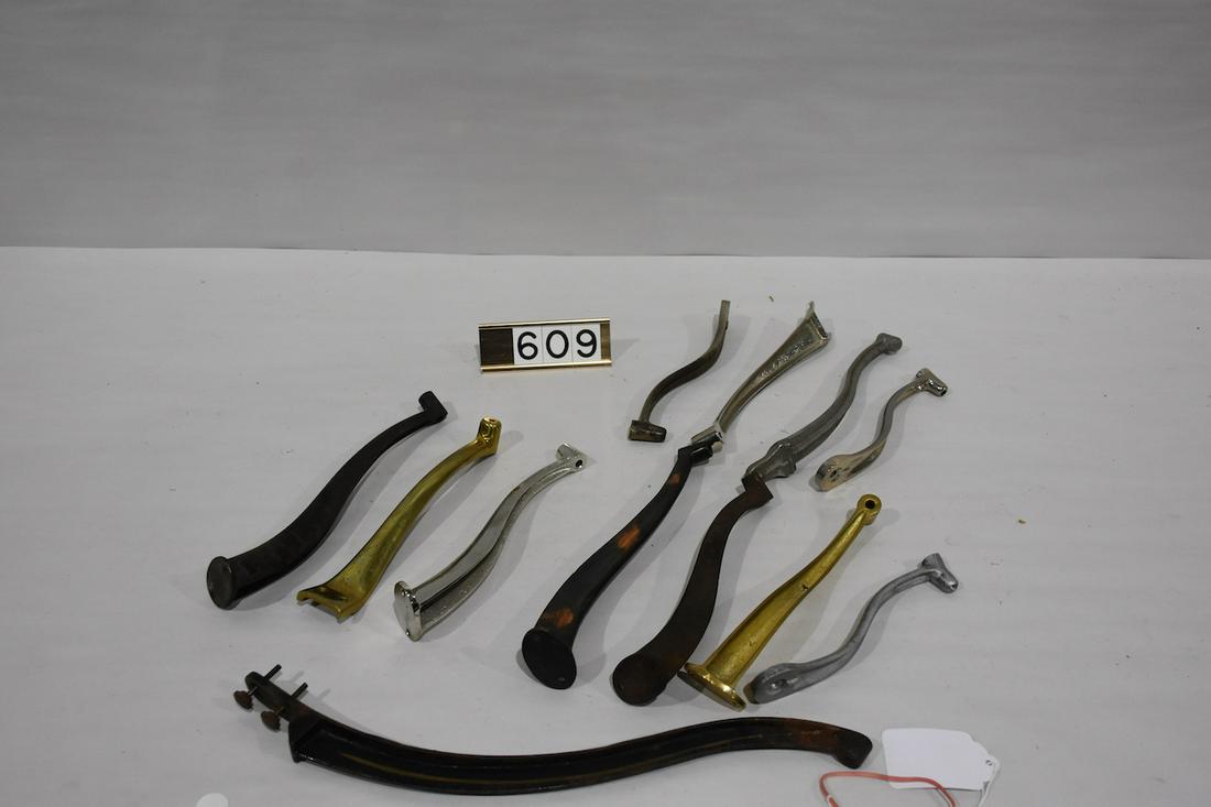 12 various old and recast horn support brackets: 12 various old and recast horn support brackets