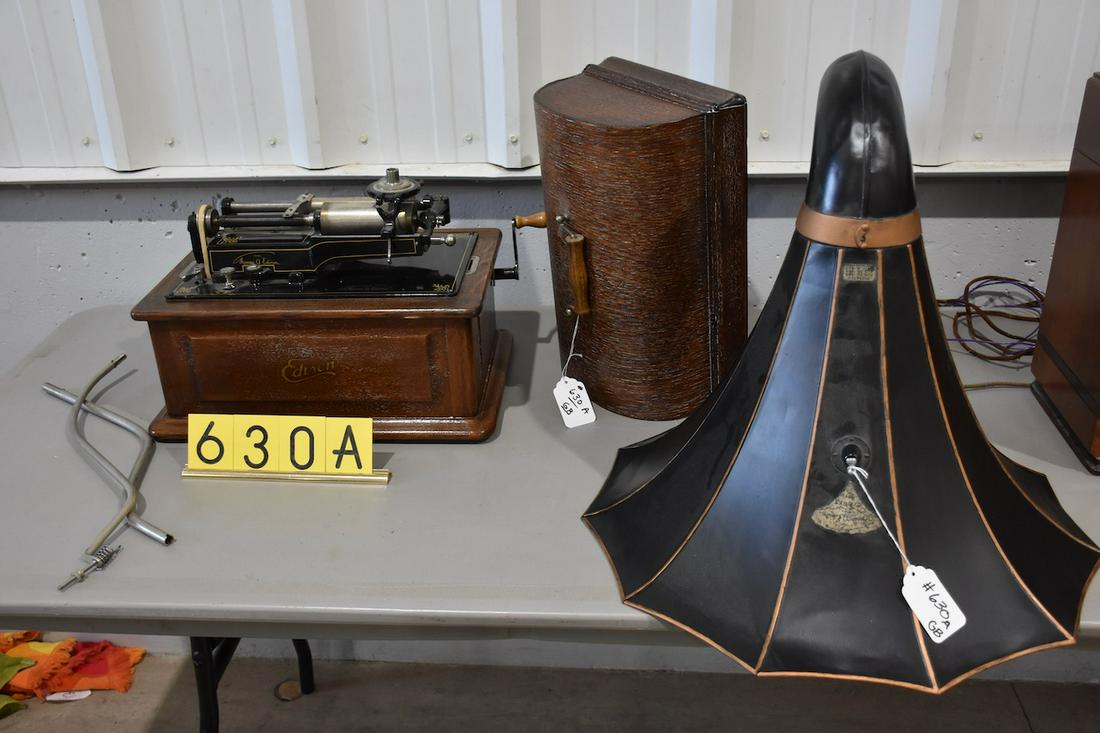 Edison Triumph cylinder phonograph: Edison "O" (2-4 minute) reproducer, Complete with an Edison No 11 cygnet horn, crane and crank