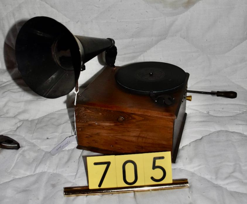 Emerson small disc phonograph: Drop-front, funnel type black horn and reproducer. Incorrect crank