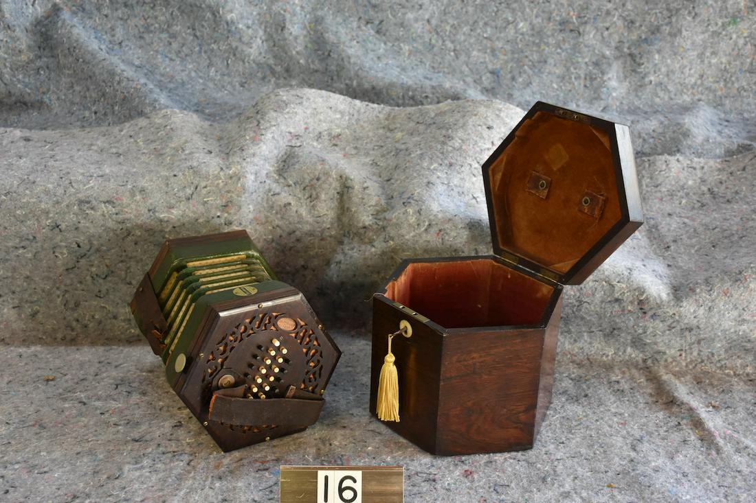Chapel and Company Concertina: An early example by the London based company. Rosewood case. Also marked with brass dealer's tag. Good