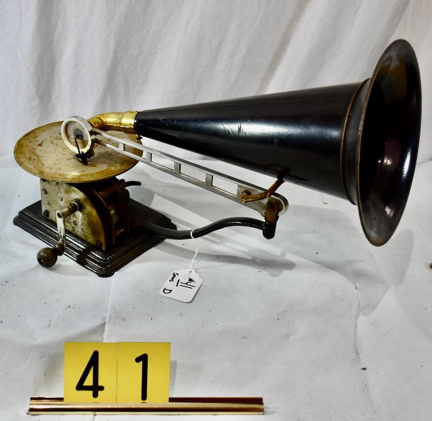 Standard "AU" disc phonograph (1 of 1)