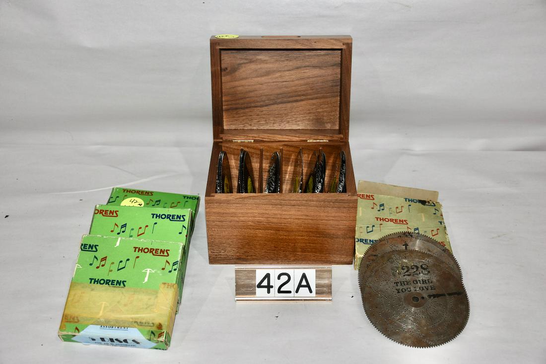 Thorens 4-1/2' music box discs (1 of 1)