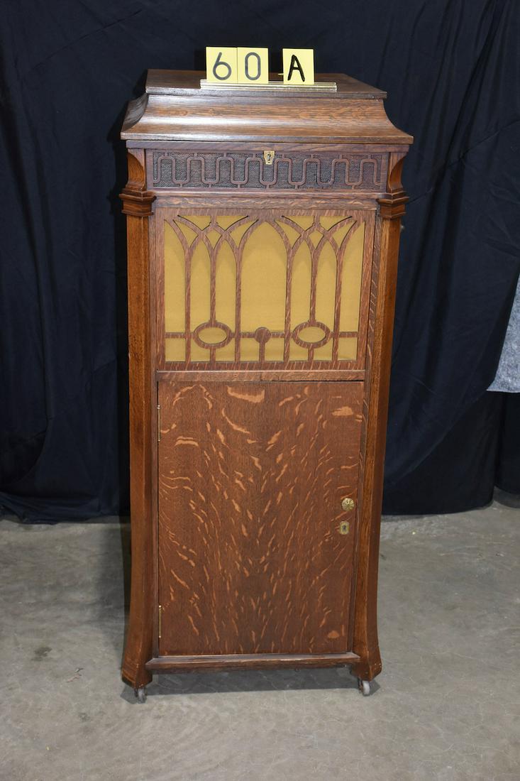 Edison Oak Diamond Disc Phonograph (1 of 2)