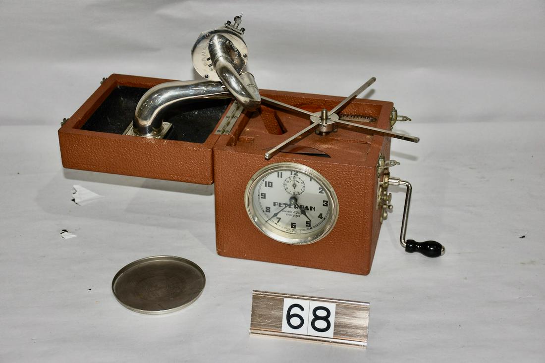 Rare Peter Pan Phonograph with Clock (1 of 5)