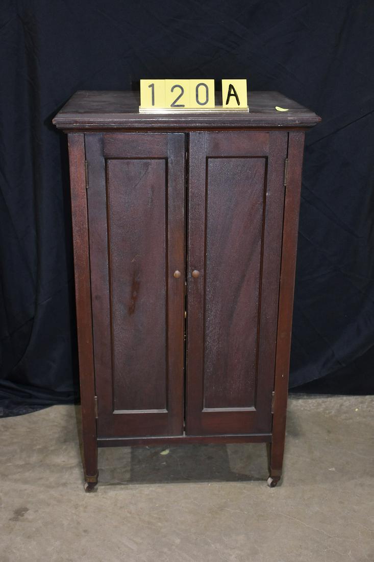 Very Good Mahogany Disc Record Cabinet (1 of 3)