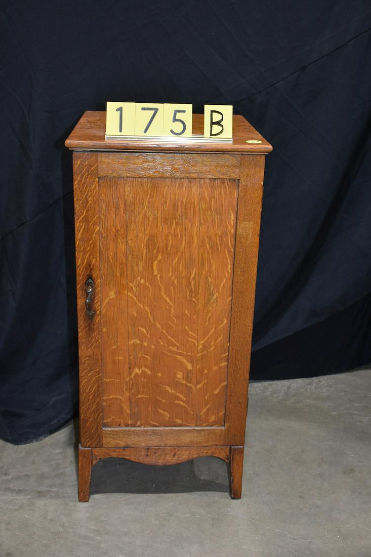 Oak Single Door Cabinet (1 of 2)