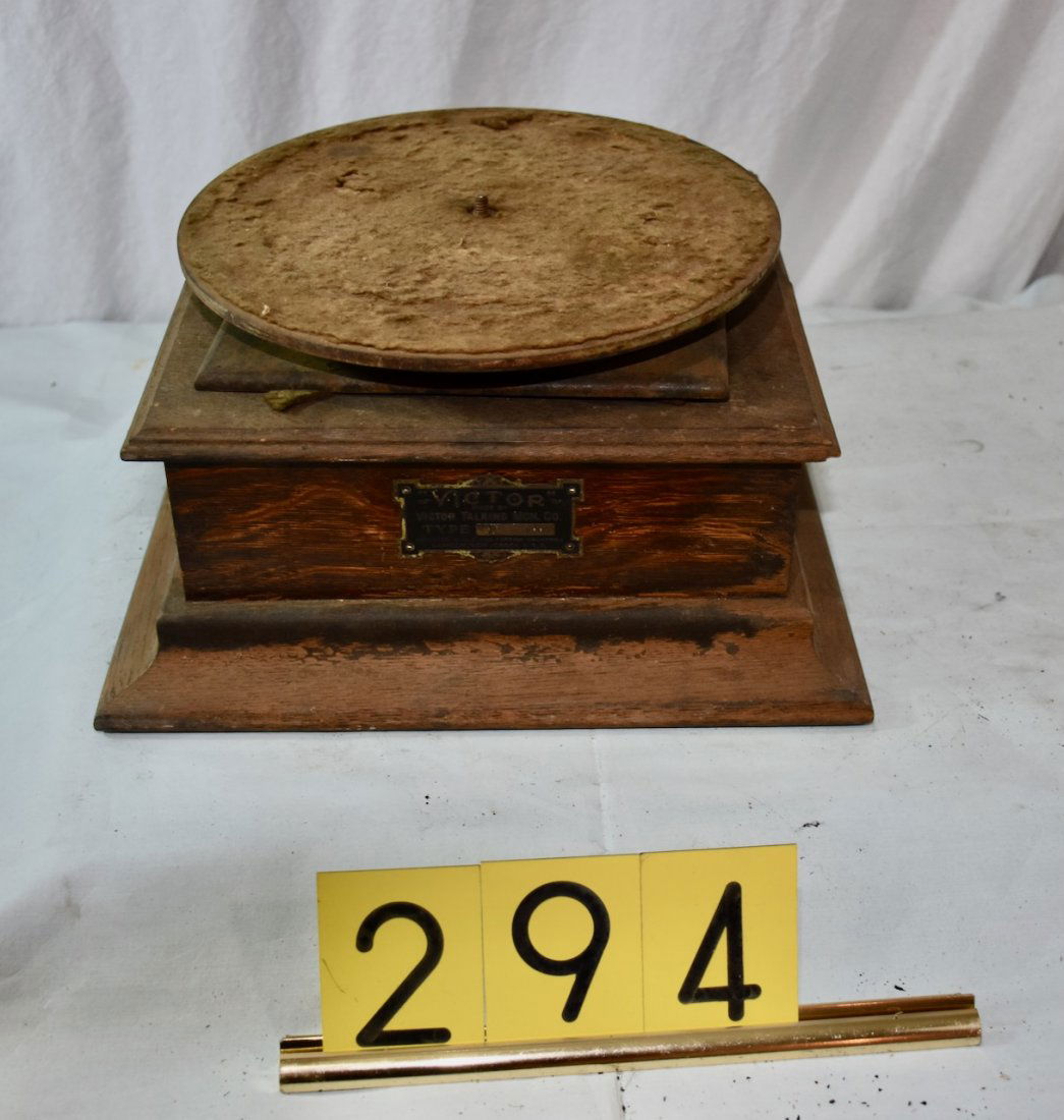 Victor "P" Phonograph (1 of 1)