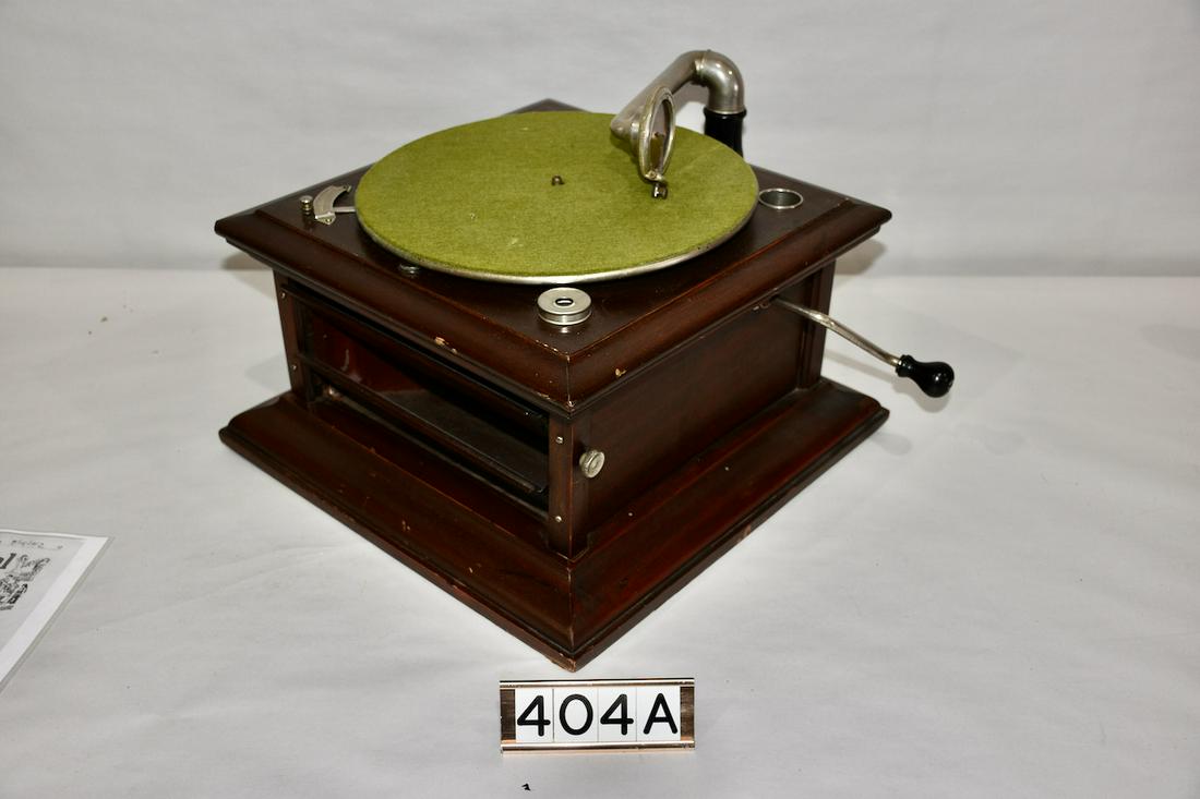 Columbia Eclipse Disc Phonograph (1 of 2)