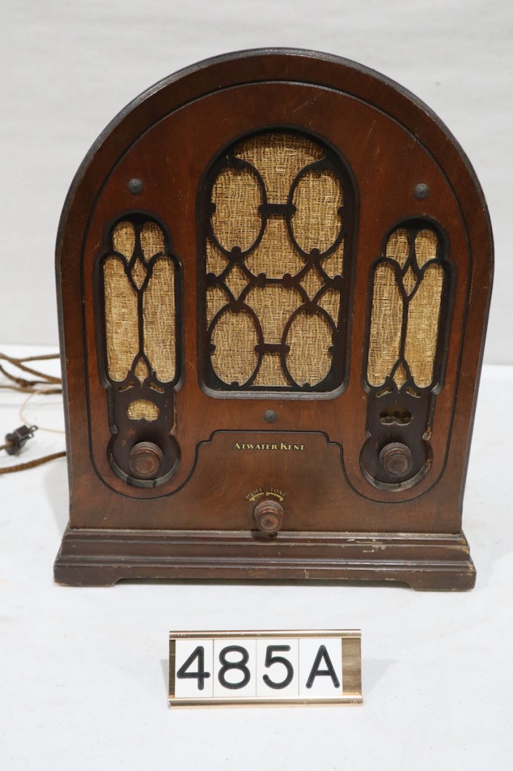 Atwater Kent Cathedral Radio (1 of 2)