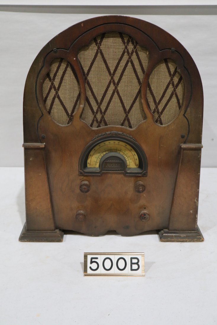 Airline Cathedral Superheterodyne Radio (1 of 2)
