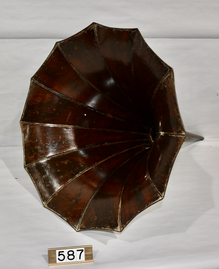 Edison Idealia 12-panel horn: Idealia Decal. 24" bell diameter x 36" long