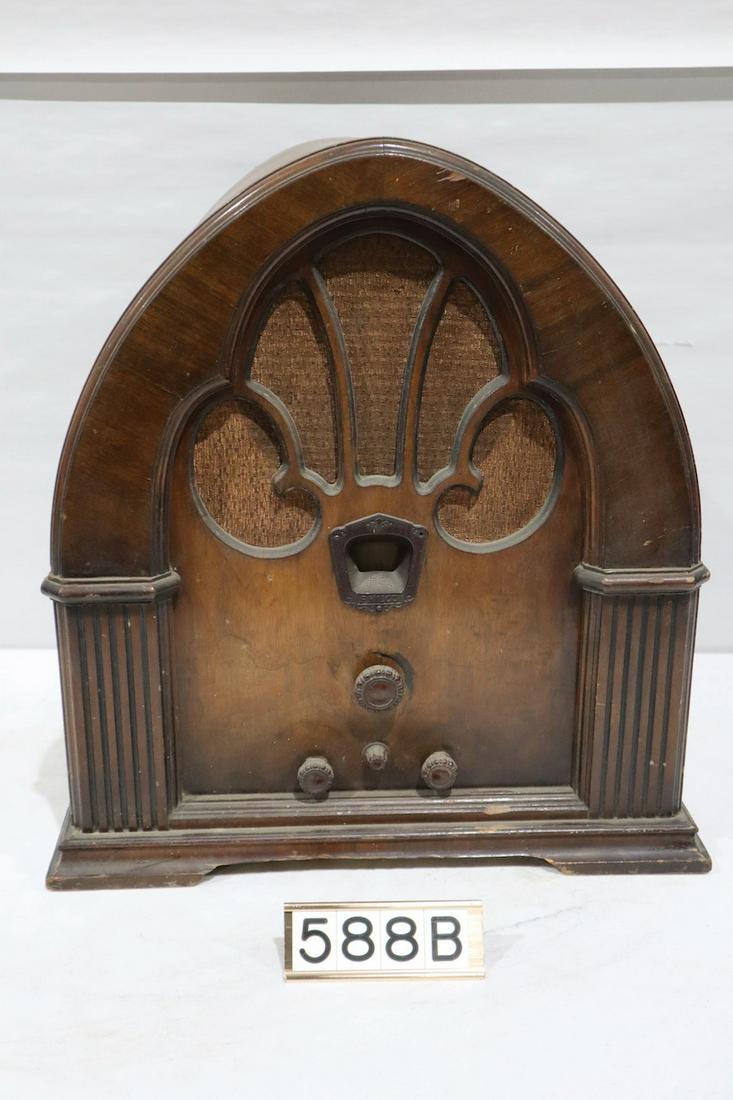 Philco Cathedral Radio (1 of 2)