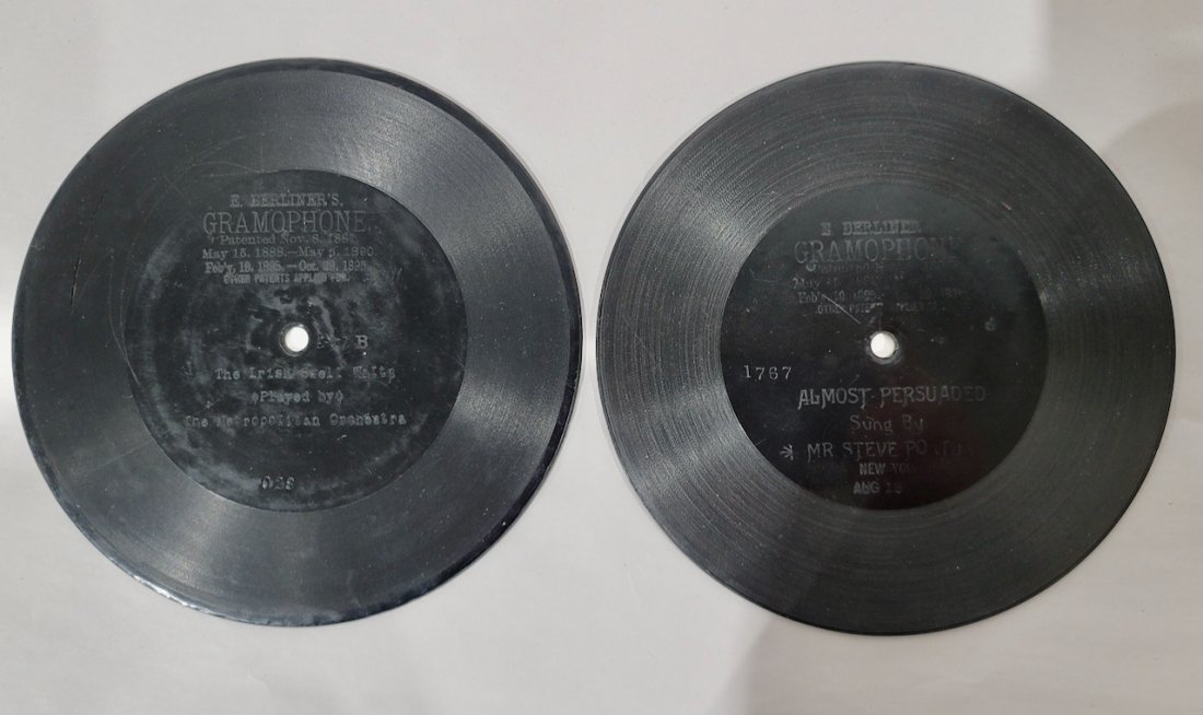 2 Berliner 7" Disc Records (1 of 1)