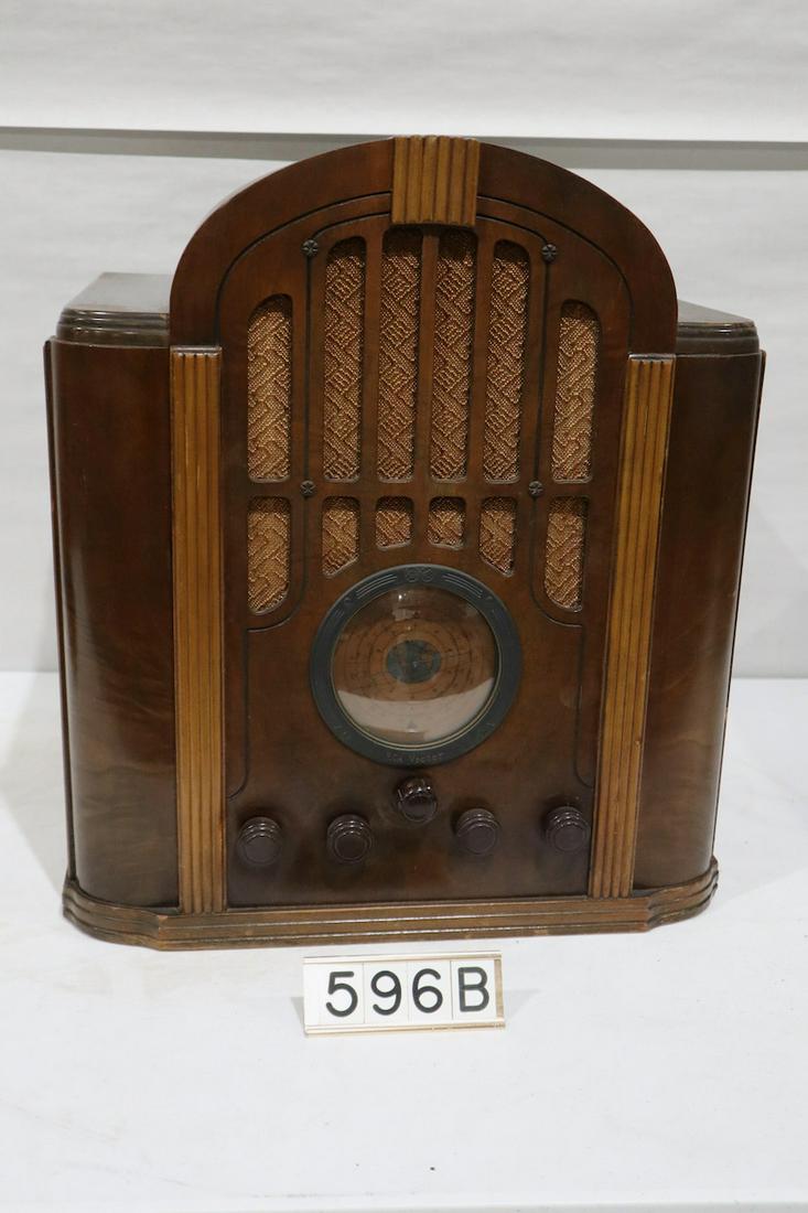 RCA Victor Cathedral Radio (1 of 2)
