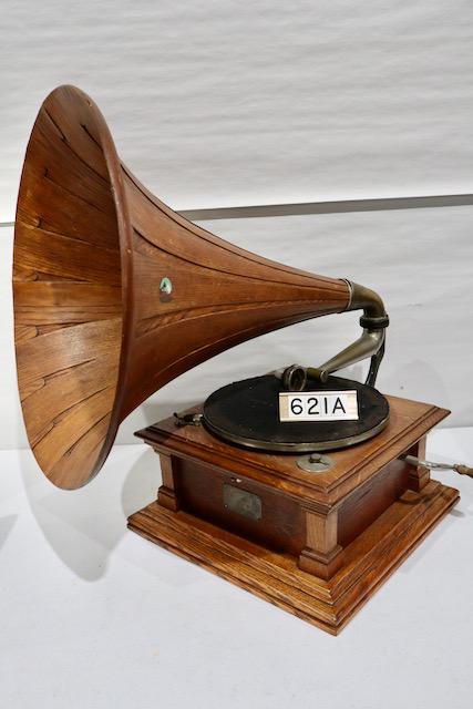 Victor "V" Disc Phonograph with Oak Spear-tip Horn (1 of 2)