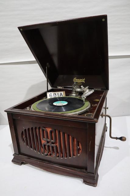 Brunswick Table Model Disc Phonograph (1 of 3)