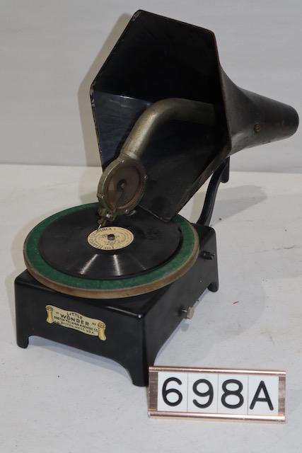 Little Wonder Disc Phonograph (1 of 2)
