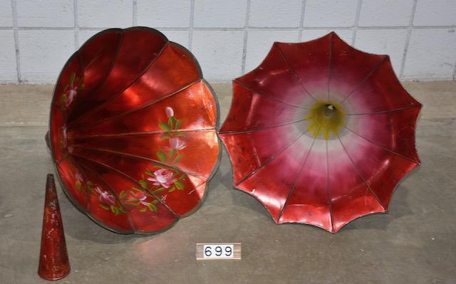 2 Phonograph horns (1 of 2)
