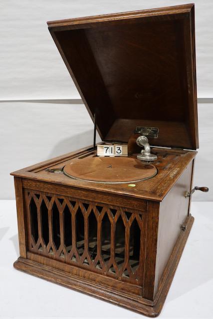 Edison Diamond Disc B-80 Table Model Phonograph (1 of 3)