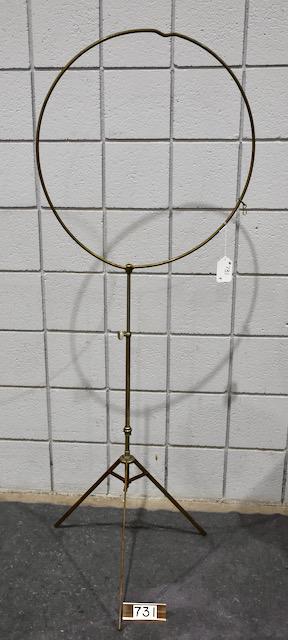 Floor crane with round hanger (1 of 1)
