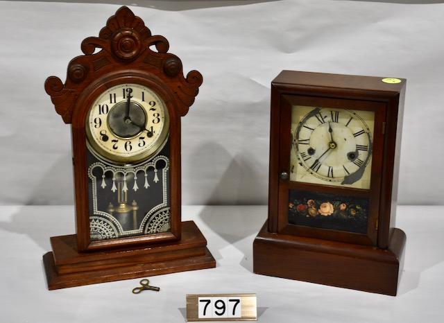 2 Antique Shelf clock (1 of 2)