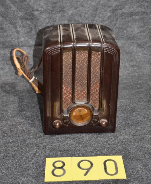 Emerson Unmarked Bakelite Radio (1 of 2)
