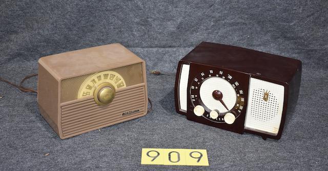 2 Radio's: RCA Victor and Zenith
