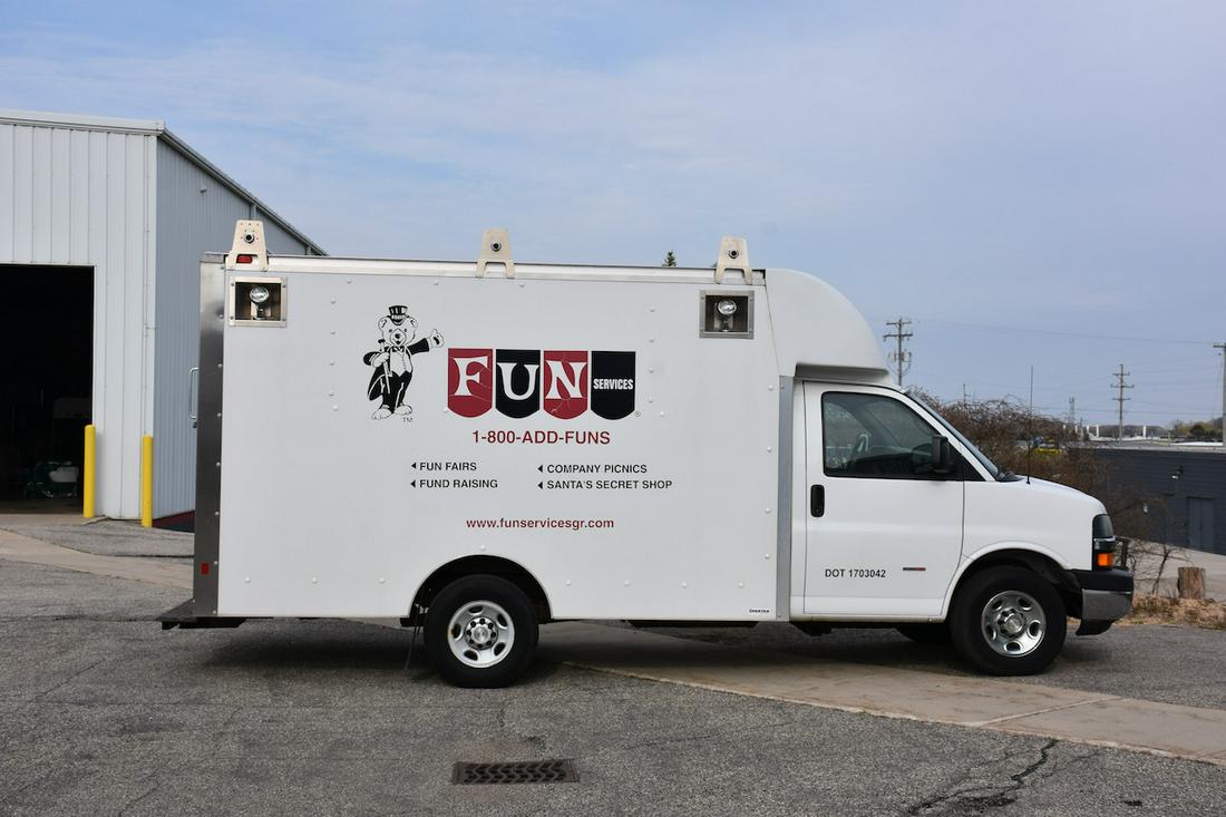 2011 Chevrolet Express 3500 Box Van (1 of 7)