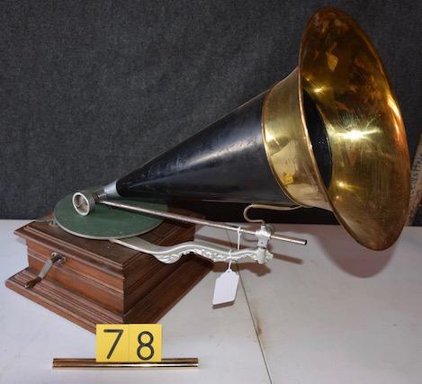 Zon-o-phone disc phonograph (1 of 1)