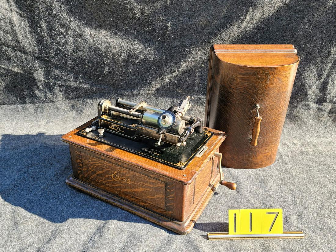 Edison Triumph Cylinder Phonograph (1 of 2)