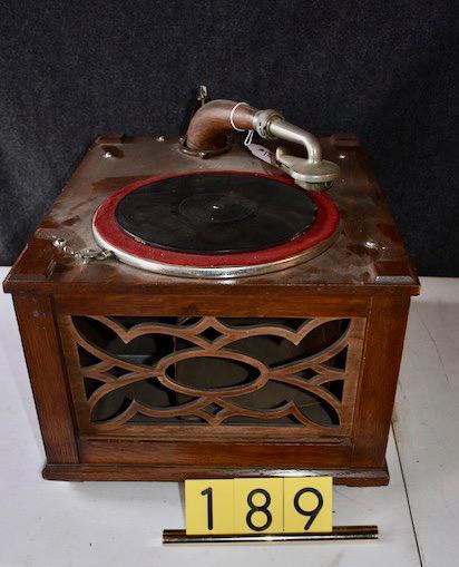 Edison Mission Style Oak Phonograph (1 of 1)